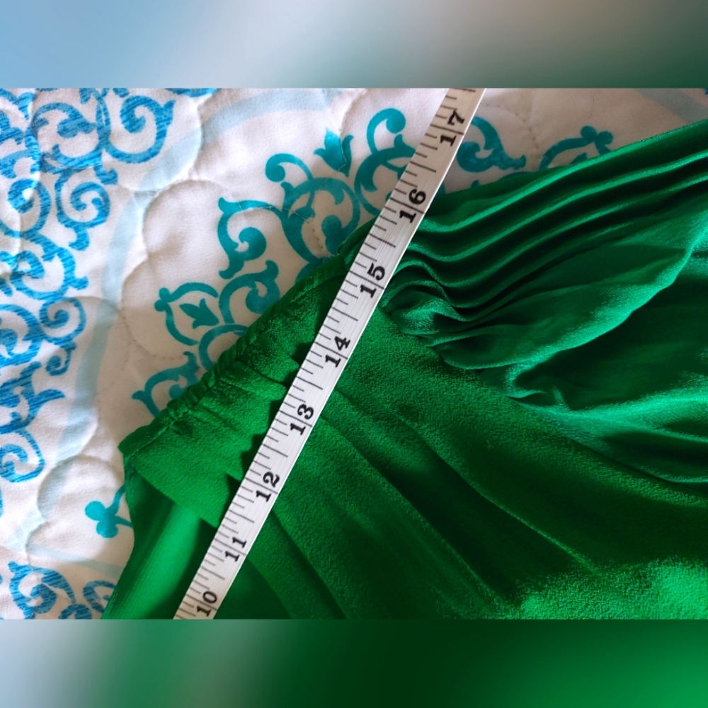 Alice + Olivia 100% Emerald Green Silk Wrap Shirt - Medium - Excellent Condition - Picture 8 of 13